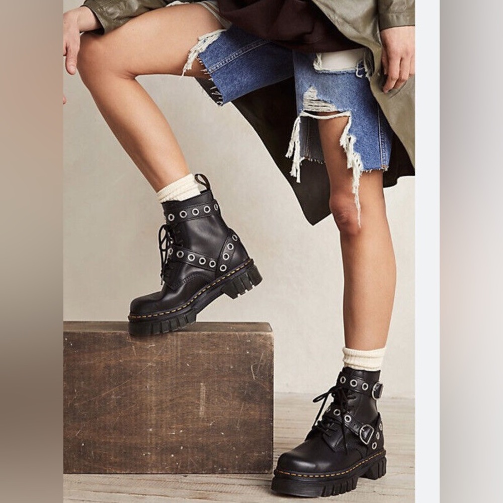 Dr. Martens Audrick Buckle Hardware